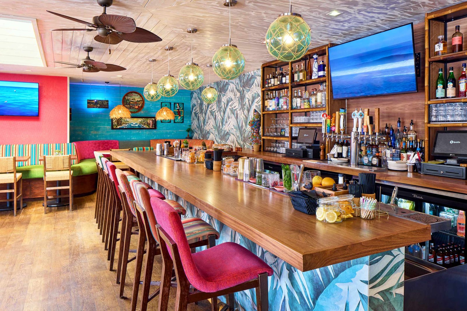 The bar at Nalu Vida in Venice Beach