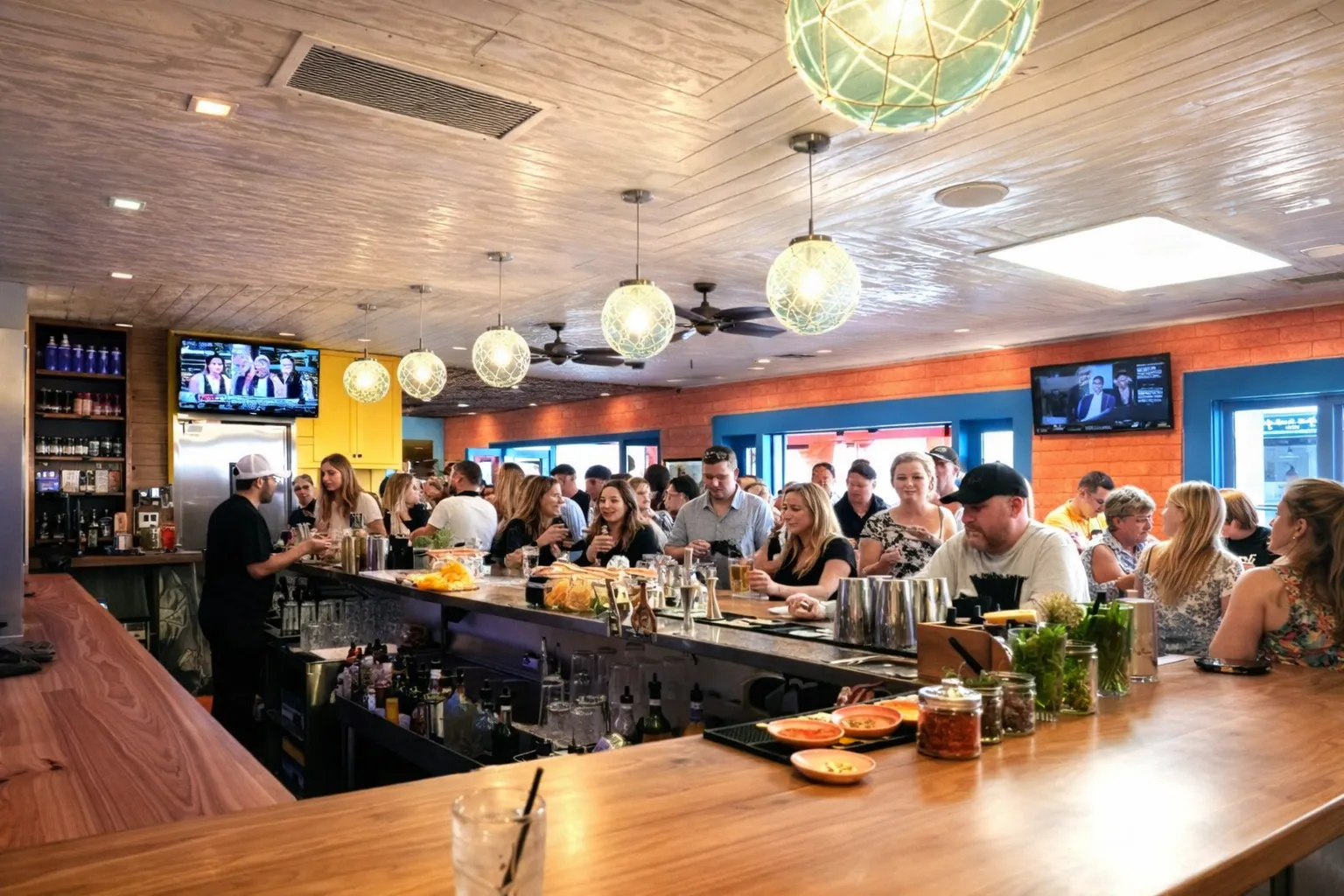 Late-night happy hour at Nalu Vida Venice Beach restaurant and bar